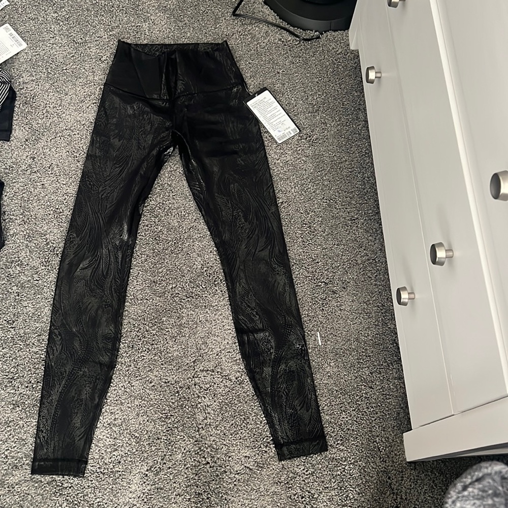 Lululemon wunder under 28 inch *SHINE size black NWT
